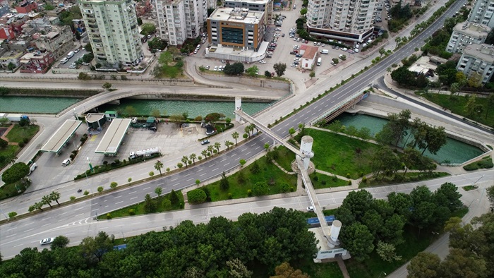 Çukurova'da kısıtlamada cadde ve sokaklar boş kaldı