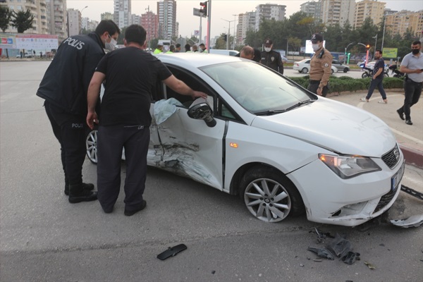 Adana'da iki otomobilin çarpışması sonucu yaralanan bebek hayatını kaybetti