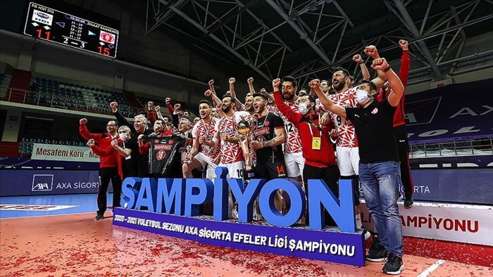 Voleybolda AXA Sigorta Efeler Ligi play-off final serisinde Ziraat Bankkart şampiyon oldu