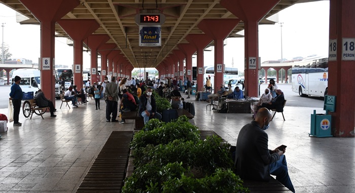 Çukurova'da "tam kapanma" öncesi hareketlilik yaşandı