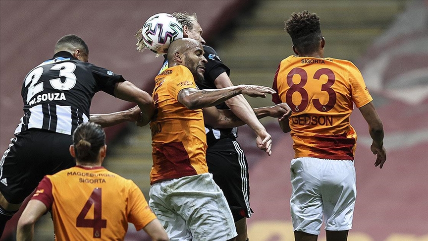 Galatasaray, sahasında lider Beşiktaş'ı 3-1 mağlup etti.