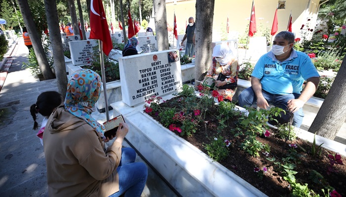 Adana, Hatay ve Osmaniye'de şehitlik ziyaretleri yapıldı