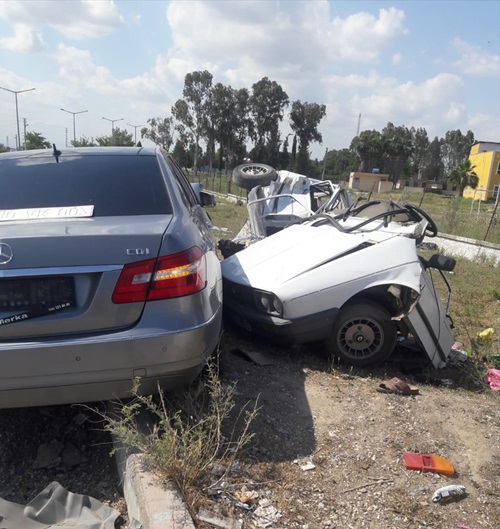 Adana'da iki otomobil çarpıştı: 1 yaralı