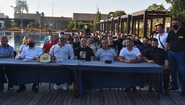 Adana'da Muaythai turnuvası öncesi sporcular bir araya geldi