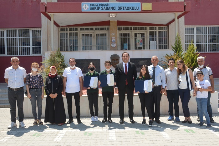 Adana Sakıp Sabancı Ortaokulu’nu Dereceyle Bitiren Öğrenciler Sakıp Sabancı Eğitim Ödülü İle Ödüllendirildi