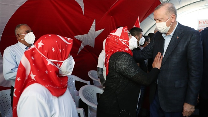 Cumhurbaşkanı Erdoğan Diyarbakır annelerini ziyaret etti