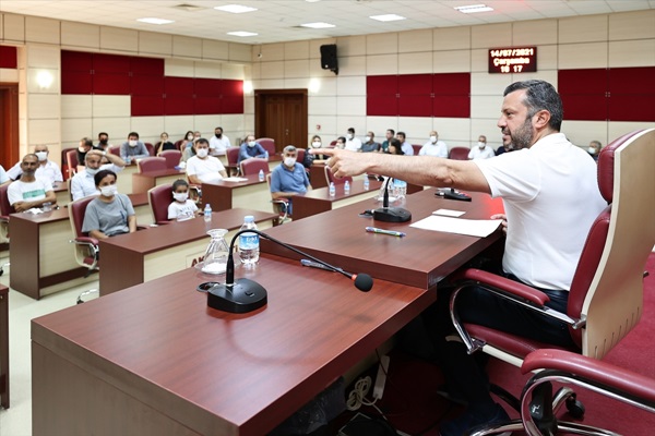 Yüreğir Belediye Başkanı Kocaispir, halk gününde vatandaşların talebini dinledi