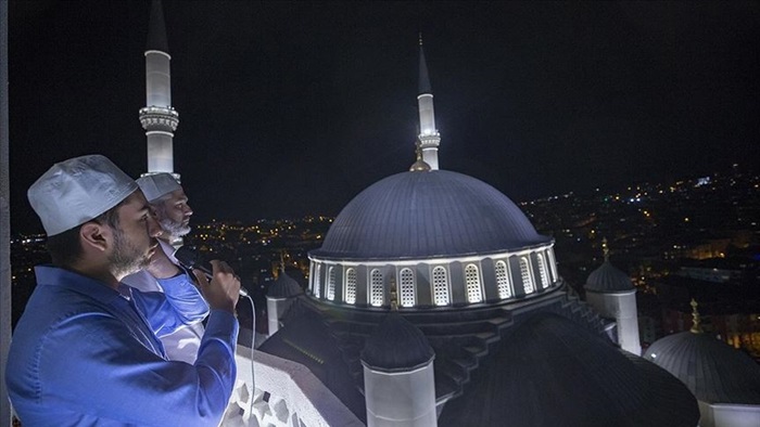 15 Temmuz'un 5. yıl dönümünde saat 00:13'te tüm camilerden sela okundu