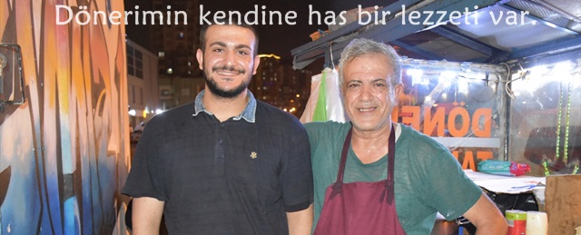 Seyyar dönerci Mustafa usta yarım asırdır sadece geceleri döner satıyor