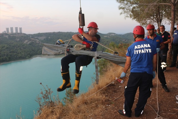 Adana'da dengesini kaybederek uçurumdan düşen kişi yaralandı