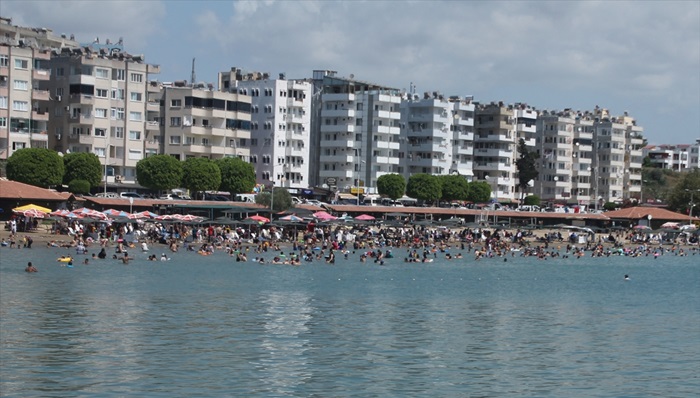 Adana sahillerinde bayram tatili yoğunluğu