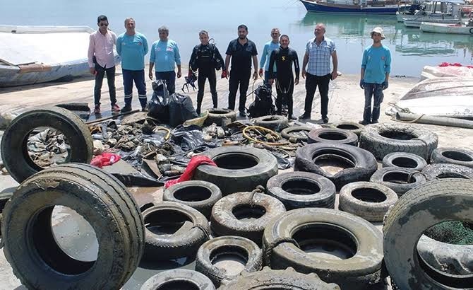 Denizden traktör tekeri de çıktı, klozet de