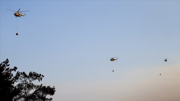 Tarım ve Orman Bakanı Pakdemirli: Yangınlarla mücadelede 16 uçak, 9 İHA, 51 helikopter kullanılıyor