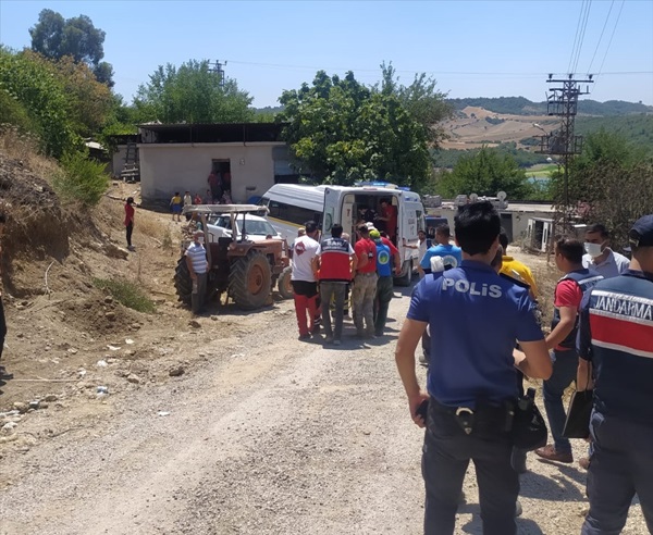 Adana'da çıktıkları ahır çatısının bir bölümünün çökmesi sonucu iki kadın yaralandı