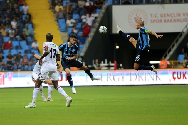 Adana Demirspor ile Beşiktaş, özel maçta 1-1 berabere kaldı.