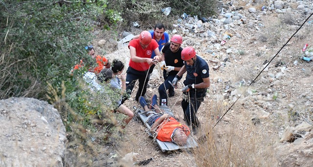 Adana'da uçuş yapacağı tepeden düşen paraşütçü kurtarıldı