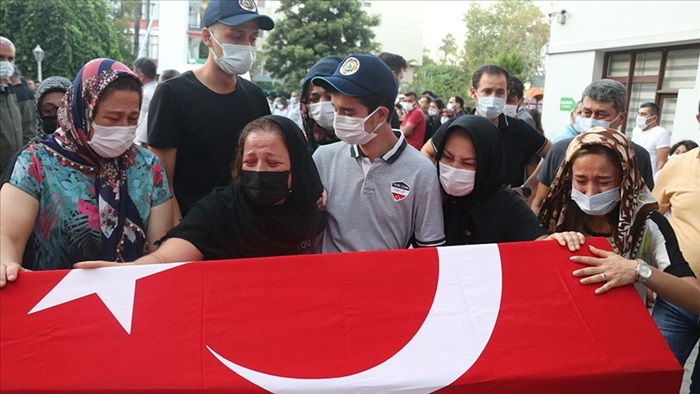 Düşen yangın söndürme uçağında yaşamını yitiren 3 Türk personel için Adana'da tören düzenlendi