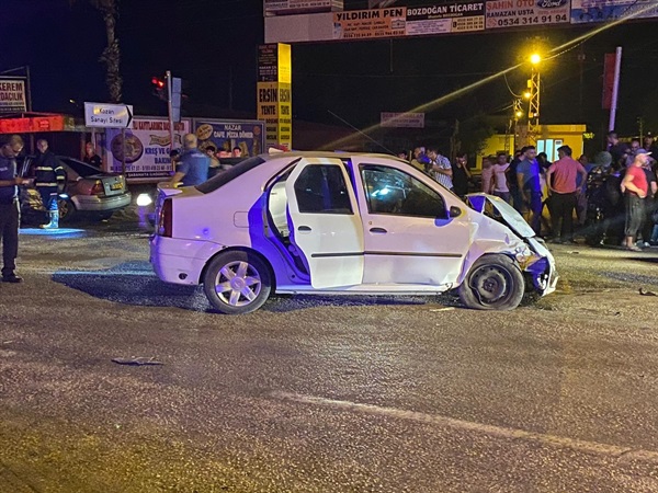 Adana'da trafik kazasında 3'ü çocuk 8 kişi yaralandı