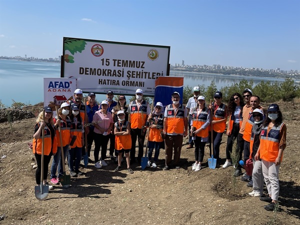 Adana'da AFAD, Marmara Depremi'nde yaşamını yitirenler için fidan dikim projesi başlattı