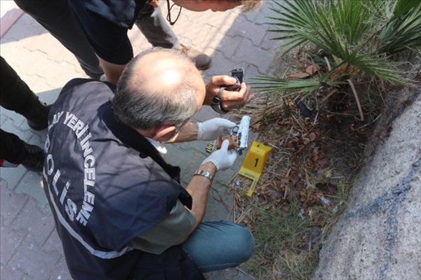 Adana'da polisten kaçan şüpheliler kovalamacayla yakalandı