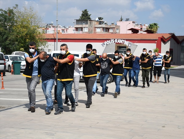 Adana'da depodan sulama sistemi çaldıkları iddia edilen 6 şüpheli yakalandı