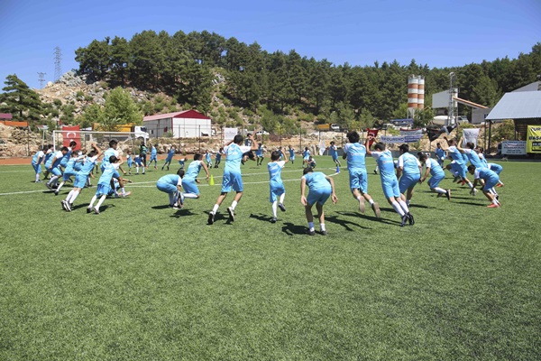 Aladağ’ın gençleri Yaz Spor Okulu’nu tamamladı