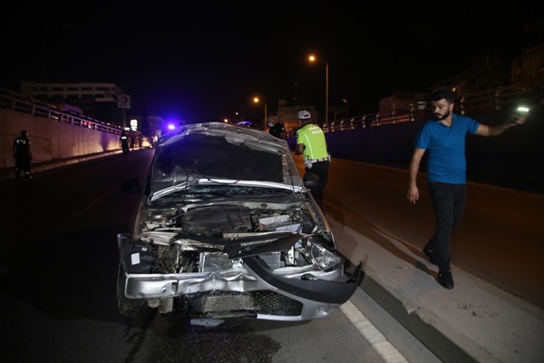 Adana'da hafif ticari aracın çarptığı iki kız kardeş yaşamını yitirdi