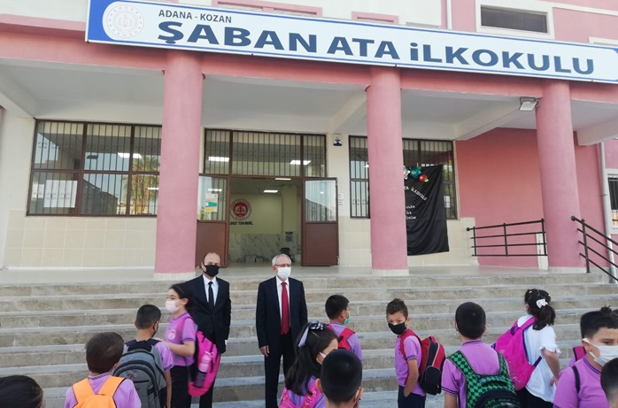 Bakan Yardımcısı Bilgili mezun olduğu okulda öğrencilerle buluştu