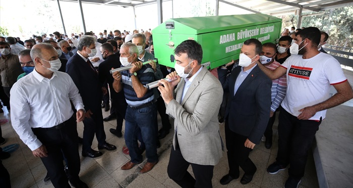 AK Parti Adana Milletvekili Şükrü Erdinç'in kız kardeşi son yolculuğuna uğurlandı