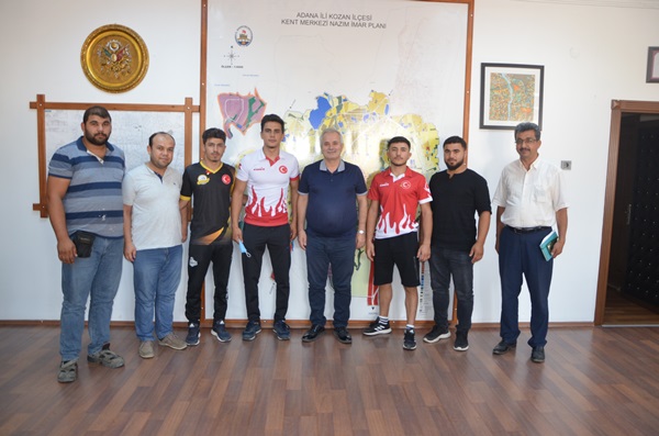 Başkan Özgan, bilek güreşinde dereceye giren sporcuları ödüllendirdi