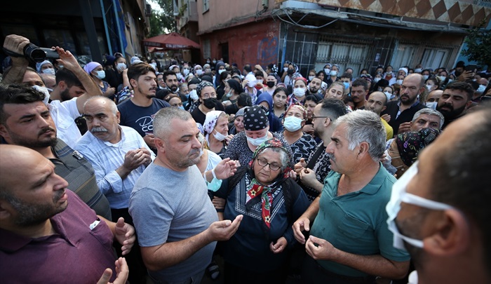 "Tostçu Mahmut" olarak bilinen sosyal medya fenomeni Anıl Kurt Adana'da son yolculuğuna uğurlandı