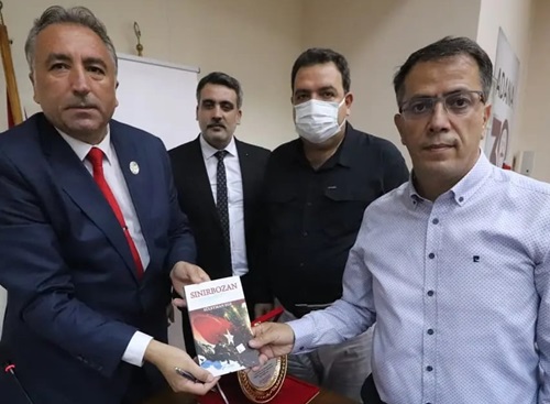 Gazi Süleyman Ege Adana’da İyilik Kitap Kafe’nin Okurlarıyla Buluştu