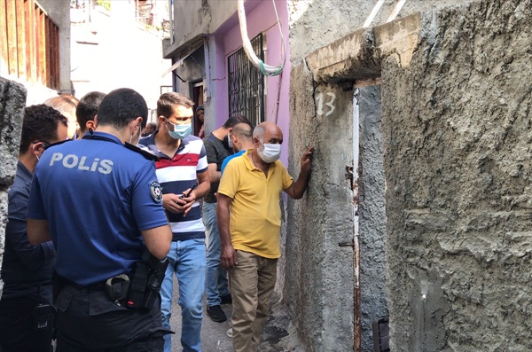 Adana'da bir kişi evinde öldürülmüş olarak bulundu