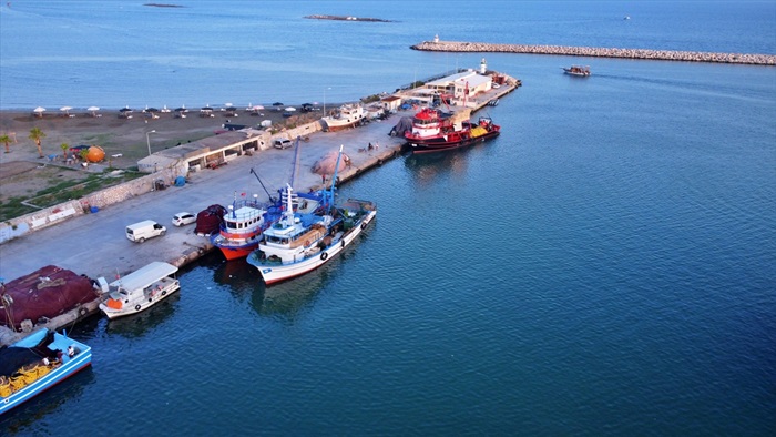 Adana'da balıkçıların açık denizlerden dönüşleri başladı