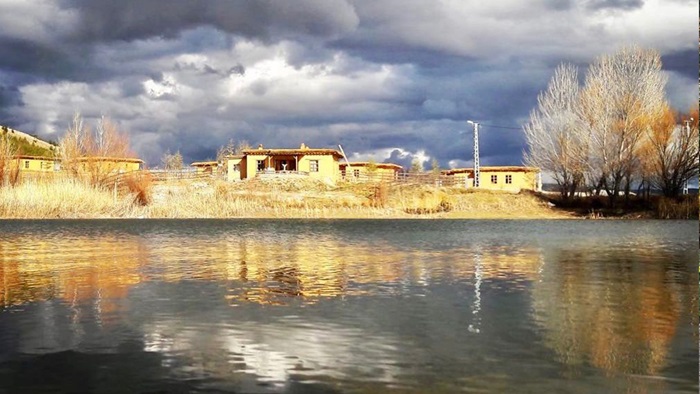 Konya Belediyesi, Anadolu’ya yıldız yağdıran Sonsuz Şükran Köyü’ndeki sanatçı evlerine bir yıldır su ve kanalizasyon bağlamıyor!