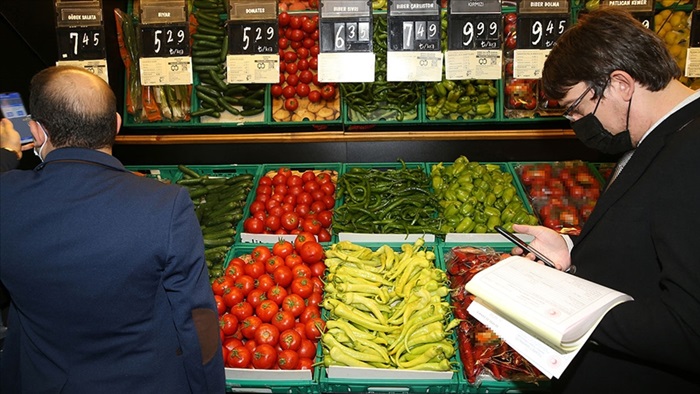 Fahiş fiyat ve stokçuluk yapanlara geçit verilmedi