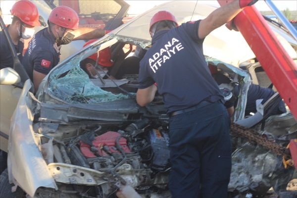 Adana'da kamyonetle otomobilin çarpışması sonucu 1 kişi öldü