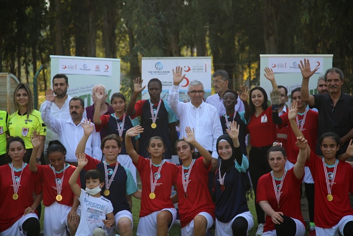 Adana’da kadın futbol takımları dostluk maçı yaptı