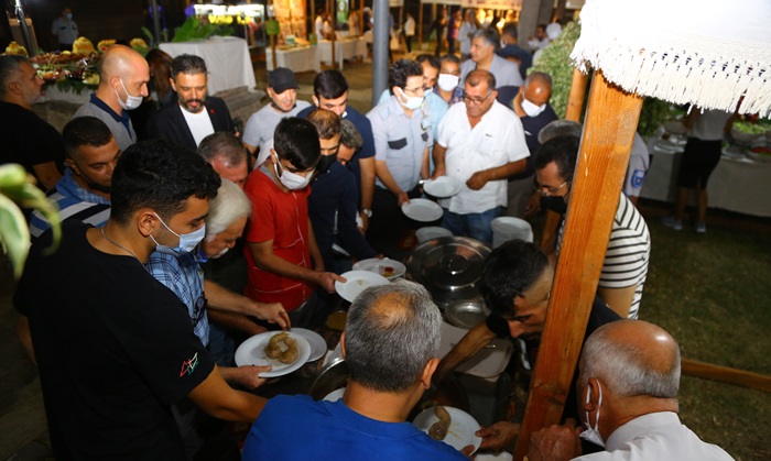 Adana Lezzet Festivalinin yemeğinde 'şırdan' kuyruğu