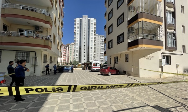 Adana'da apartmanın 7. katından düşen kişi hayatını kaybetti