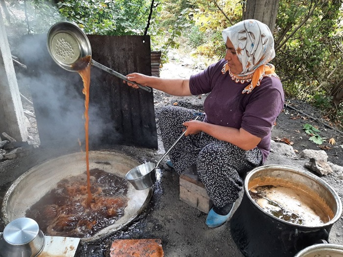 Toroslarda son pekmez kazanları kaynadı