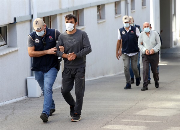 Adana'da terör örgütü PKK üyeliğinden aranan 3 kişi yakalandı