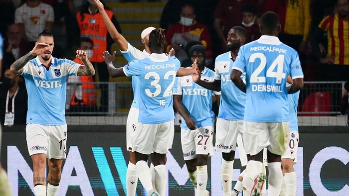 Lider Trabzonspor, deplasmanda Fatih Karagümrük'ü 2-0 yendi