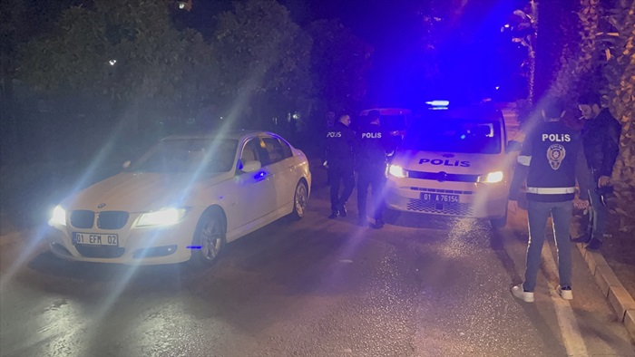 Adana'da otomobille polisten kaçan şüpheli kovalamaca sonucu yakalandı