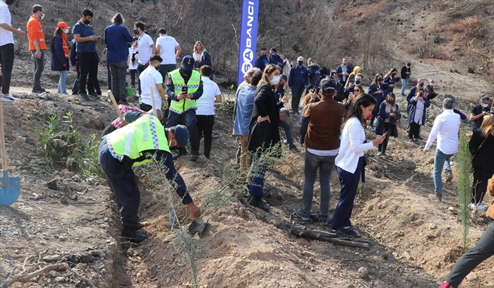 Adana'da "Sabancı Cumhuriyet Seferberliği" fidan dikimi etkinliği