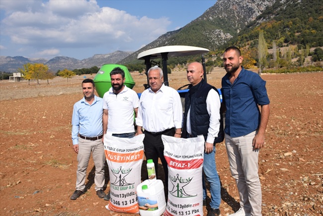 Milli buğday tohumu "Hüseyinbey" Adana'da toprakla buluştu