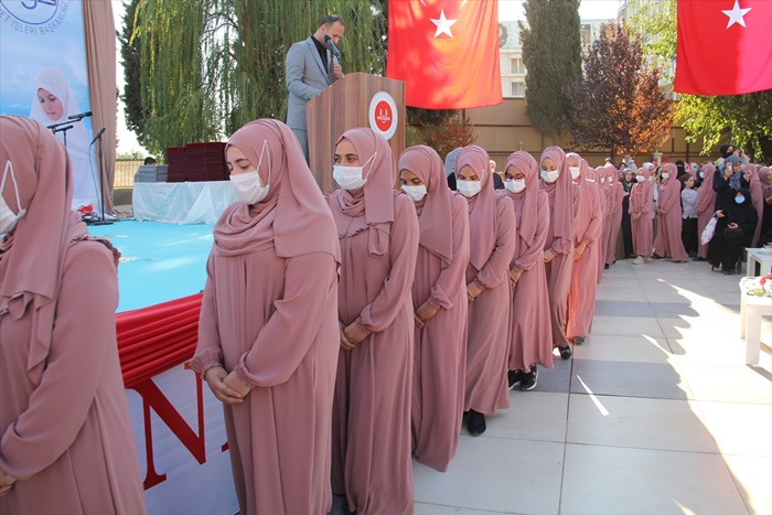 Hatay'da 116 hafize için taç giyme töreni düzenlendi