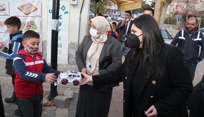 AK Parti'li Sarıeroğlu, Adana'da ilçe ziyaretlerinde bulundu