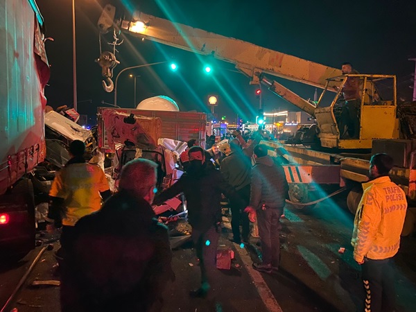 Adana’da zincirleme trafik kazası: 1 ölü, 4 yaralı