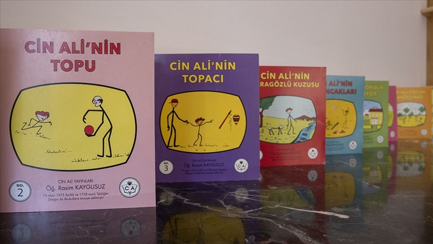 Cin Ali "ablaları" Suna ve Selma'nın açtığı müzede sevenleriyle buluşuyor